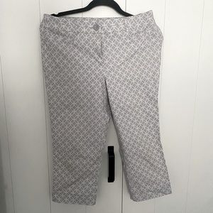 NWOT capri pants
